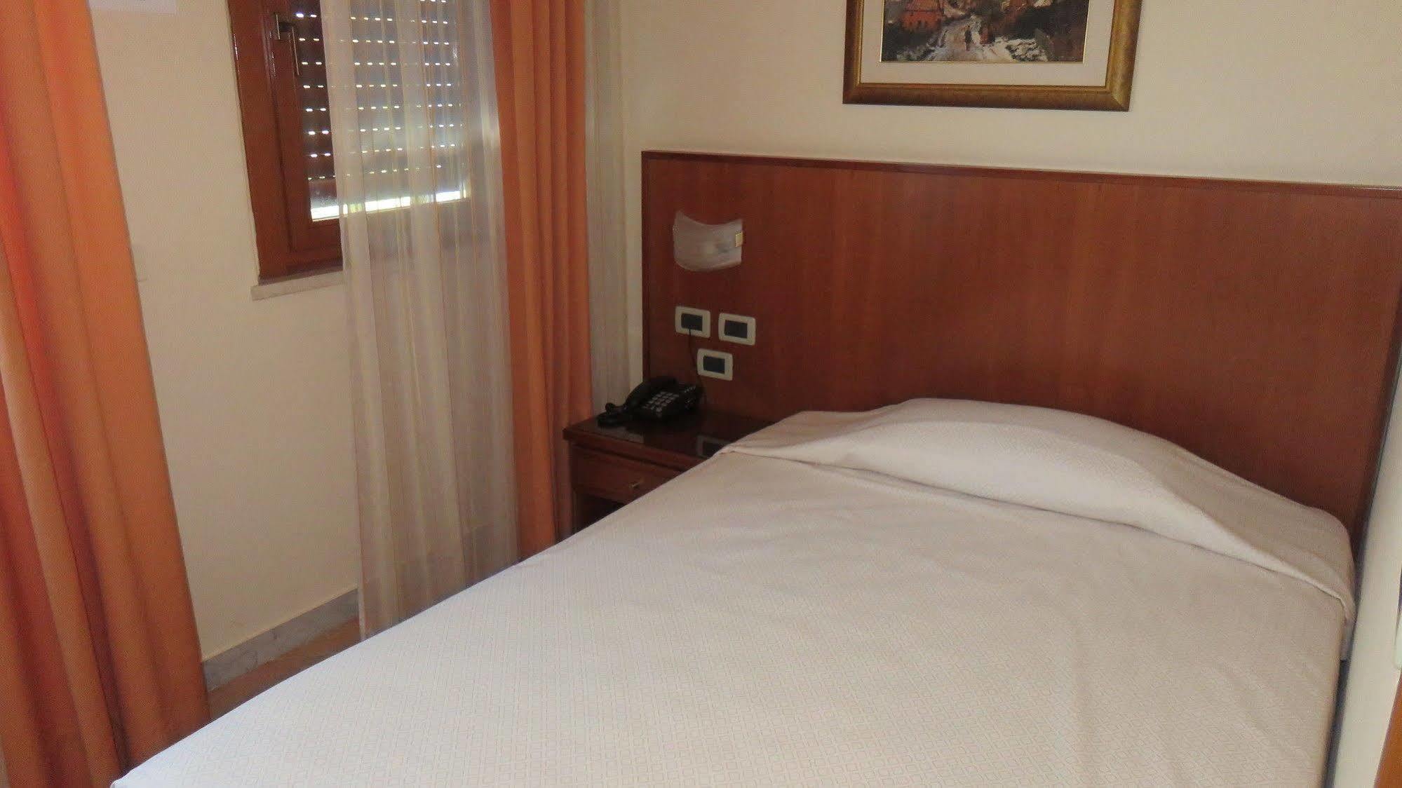 Hotel Oasi Dei Discepoli Orvieto Kültér fotó