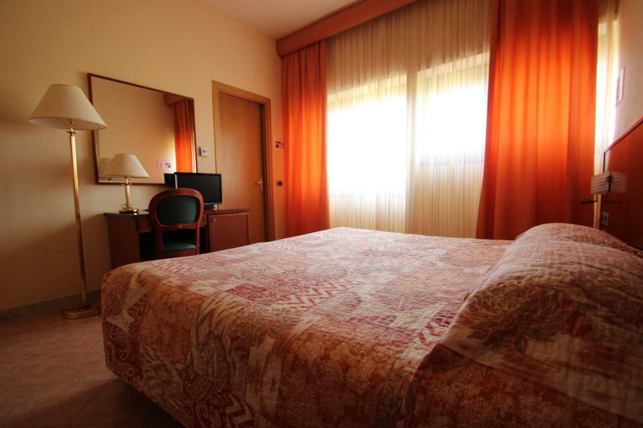 Hotel Oasi Dei Discepoli Orvieto Kültér fotó